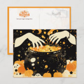 Witch Brewing Magic in Halloween Cauldron シーズンポストカード (正面/裏面)