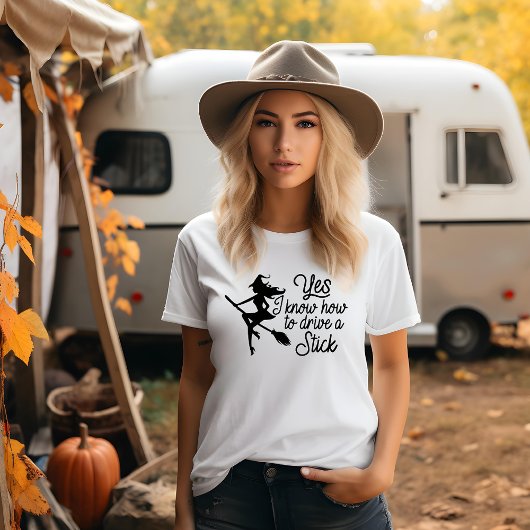 Witch on a Broomstick Halloween Tシャツ