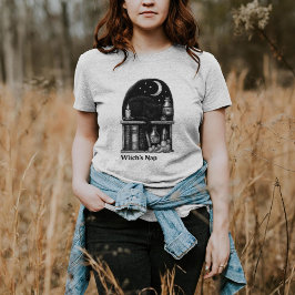 Witch’s Nap – Black Cat Sleeping in Potion Shelf Tシャツ