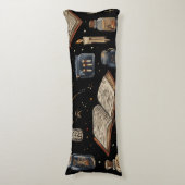 Witchcraft Potion Pattern – Halloween Magic ボディピロー (正面縦)