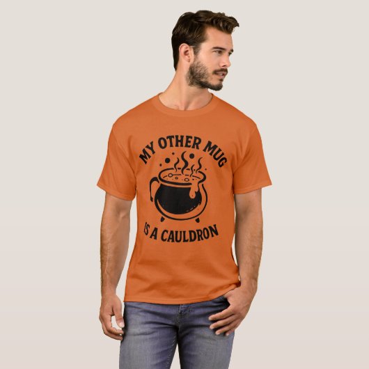 Witchy Black Cauldron Design – Magical Potion Brew Tシャツ (正面フル)