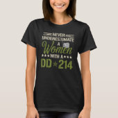 With DD-214 Female Veterans Day Tシャツ (正面)
