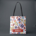 Wizard of Oz™ Character Print Toss Pattern トートバッグ<br><div class="desc">Step into the magical world of Oz with this vibrant, vintage-inspired pattern celebrating The Wizard of Oz. Featuring beautifully illustrated poster-style designs of Dorothy, the Cowardly Lion, the Tin Man, the Scarecrow, and the Wicked Witch, this artwork captures the timeless charm and adventure of the Yellow Brick Road. Classic icons...</div>