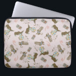 Wizard of Oz™ Wicked Witch™ Crystal Ball Pattern ラップトップスリーブ<br><div class="desc">Add a touch of wickedly whimsical charm to your collection with this enchanting, vintage-inspired pattern featuring iconic characters from The Wizard of Oz. Showcasing the mysterious Wicked Witch alongside her winged monkeys, magical crystal ball, swirling skies, and hourglasses, this design captures the darker, spellbinding side of the beloved classic. The...</div>