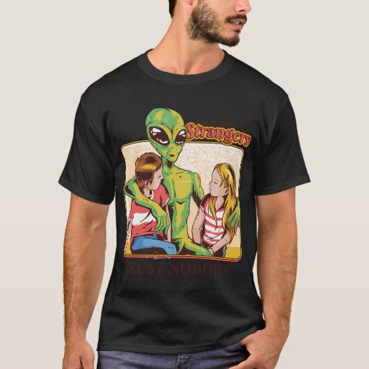 Wizard Olive with wand and witty spell. Tシャツ (正面)