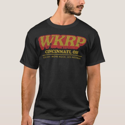 WKRP CINCINNATI 1530 AM retro girl Tシャツ (正面)