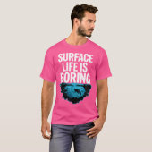 Wo Surface Is Boring Cave Diving Tシャツ (正面フル)