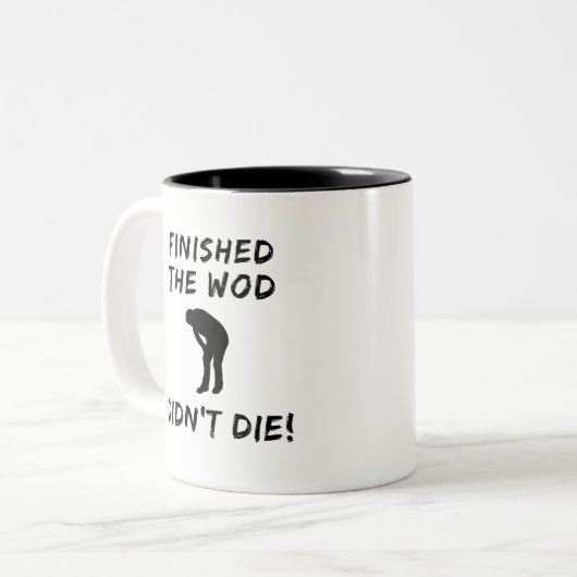 WODをCrossfitインスパイアおもしろい死にませんでした終えました ツートーンマグカップ (正面左)