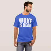 wokeは死んだ 面白いスローガン ユーモアの名言 皮肉屋のためのミーム tシャツ (正面フル)