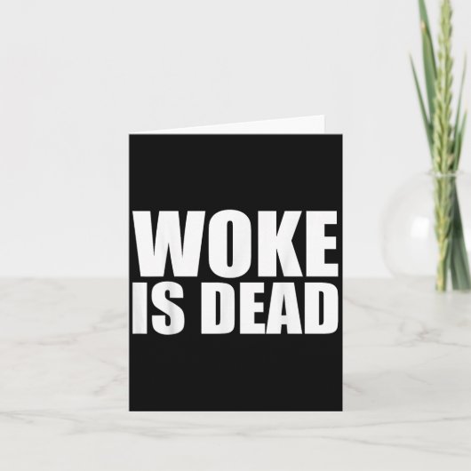  woke は死んだ 面白いスローガン ユーモアのセンスのある名言 皮肉屋のための カード (正面)