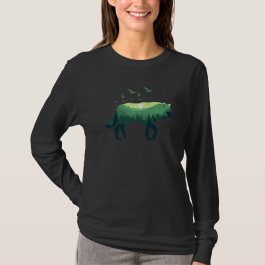 Wolf Creeps Through The Nature Forest And Mountain Tシャツ (正面)