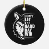 Wolf Don't Let The Hard Day Win Quote Art セラミックオーナメント (裏面)