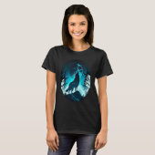 Wolf Howling at Moon on a Cold Night Amazing Natur Tシャツ (正面フル)
