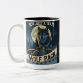 Wolf Pack – チームだけでなく、Moの下の家族 ツートーンマグカップ (左)
