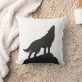 wolf silhouette howling – 背景色を選択 クッション (ブランケット)