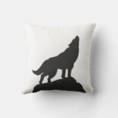 wolf silhouette howling – 背景色を選択 クッション (裏面)