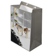 Wolves in Snow 絵画's -オリジナルワイルドライフアート ミディアムペーパーバッグ (正面アングル)