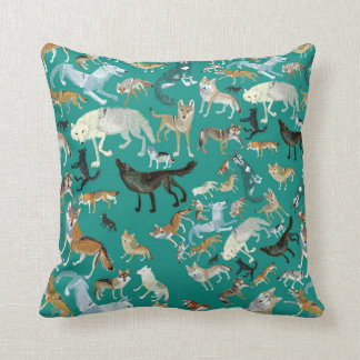 Wolves of the World green pattern クッション