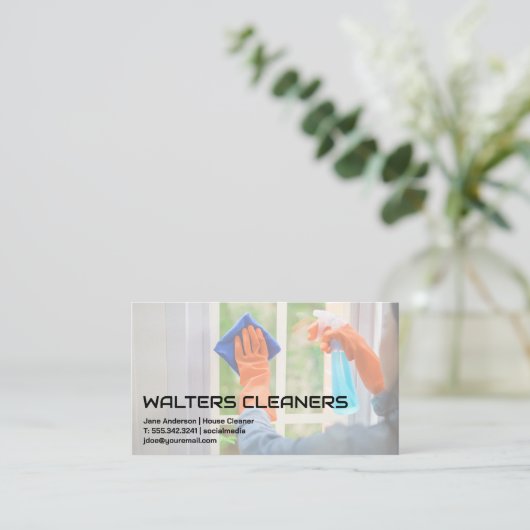 Woman Cleaning Window 名刺 (スタンド正面)