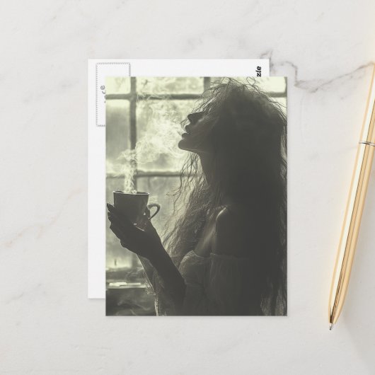 Woman Enjoys Steaming Tea ポストカード (正面/裏面インサイチュ)