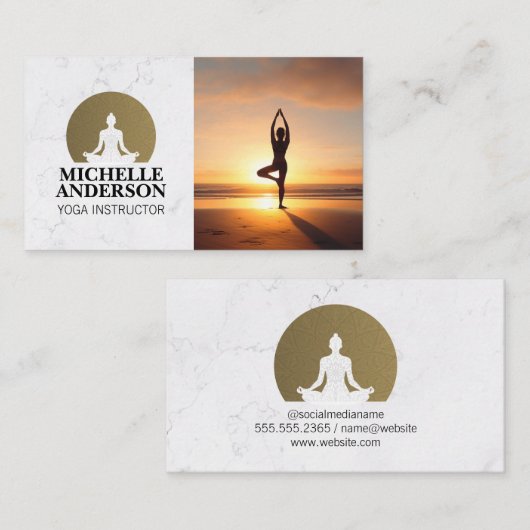 Woman Holding Yoga Pose on Beach  名刺 (正面/裏面)