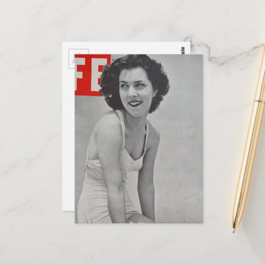 Woman in 1939 on the beach black and white ポストカード (正面/裏面インサイチュ)