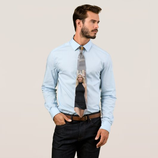 Woman in black ネクタイ (インサイチュ)