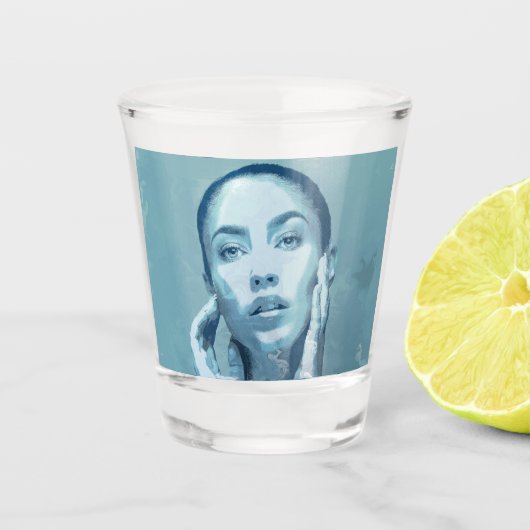 "Woman in Blue" ショットグラス (正面)