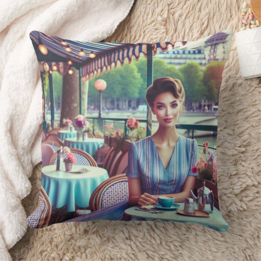 Woman in restaurant クッション (ブランケット)