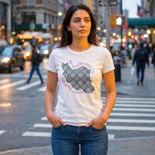 Woman Life Freedom 抗議 | ピンクの花 Tシャツ