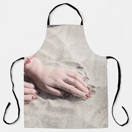 Woman lying on white sand エプロン (正面)