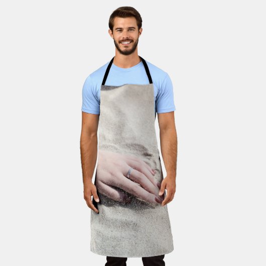 Woman lying on white sand エプロン (着用した状態)