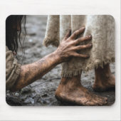Woman Reaching for Jesus Robe マウスパッド (正面)