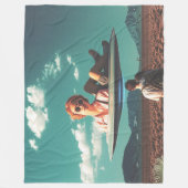 Woman Relaxing on UFO in Desert フリースブランケット (正面)