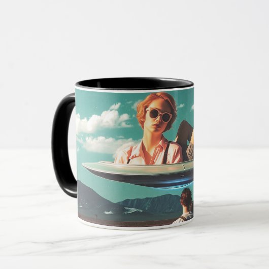 Woman Relaxing on UFO in Desert マグカップ (正面左)