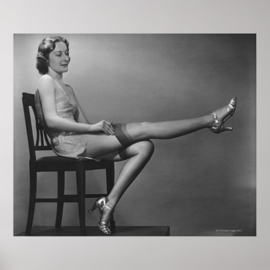 Woman Sitting on Chair ポスター (正面)