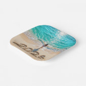 Woman Walking On a 2026 Beach ペーパープレート (傾斜あり)