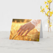 Woman's Hand Touching Wheat Tassels カード (黄色い花)