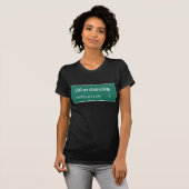 Wombsville 人口3 | 三つ子を妊娠中 tシャツ (正面フル)