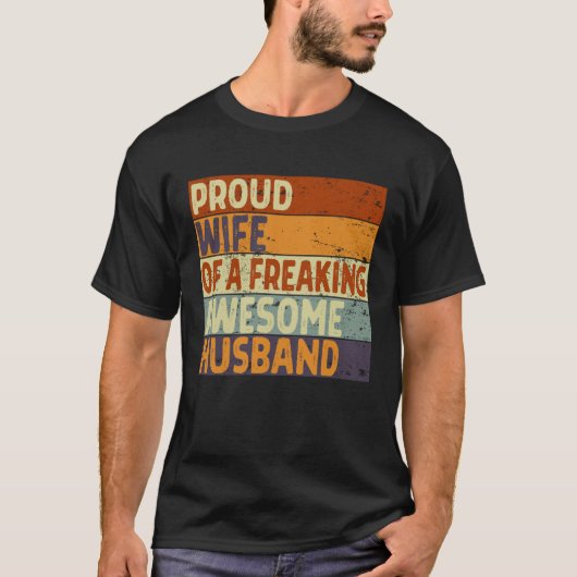 Women Proud Wife of A Freaking Awesome Hubby  Marr Tシャツ (正面)