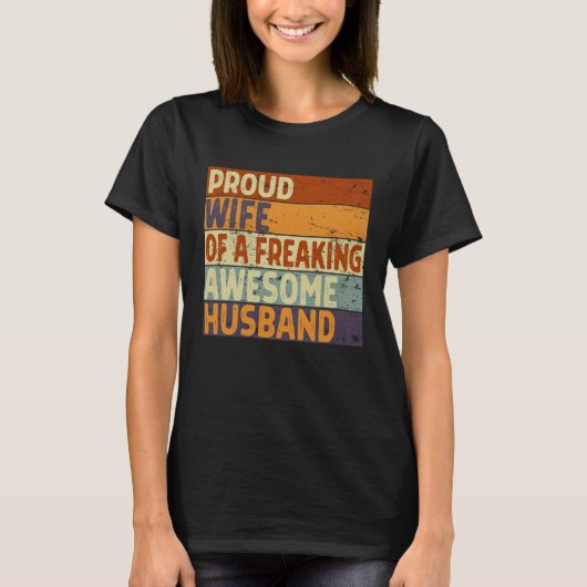 Women Proud Wife of A Freaking Awesome Hubby  Marr Tシャツ (正面)