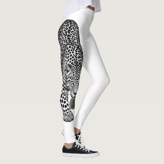 Women’s Leopard Leggings – Bold & Stylish レギンス (右)