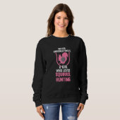 Womens A Girl who loves Squirrel Hunting Squirrel スウェットシャツ (正面フル)