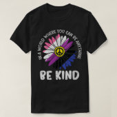 Womens Be Kind Genderfluid Daisy Peace Hippie Prid Tシャツ (デザイン正面)