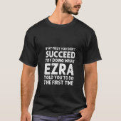 Womens Ezra Name Personalized Birthday Funny Chris Tシャツ (正面)