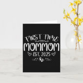 Womens First Time Mommom Est 2025 Soon To Be Mom M カード (黄色い花)