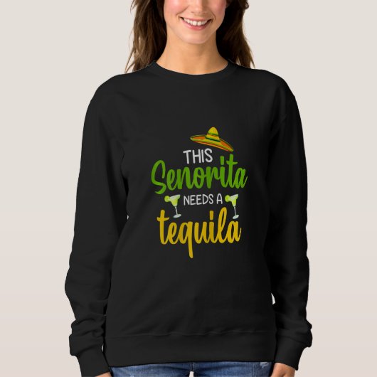 Womens Funny this Senorita needs a tequila party g スウェットシャツ (正面)