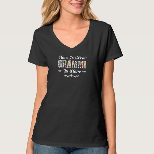Womens have no fear grammi is here grandma   tシャツ (正面)
