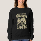 Womens I'm Done Nursing Let's Go Camping スウェットシャツ (正面)