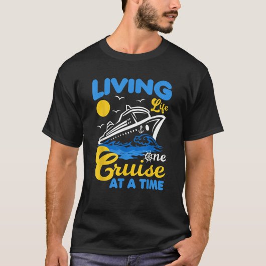 Womens Living Life One Cruise At A Time  Cruise Tシャツ (正面)